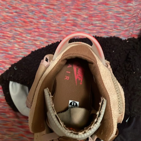 Jordan 6 British Khaki - Picture 9 of 14